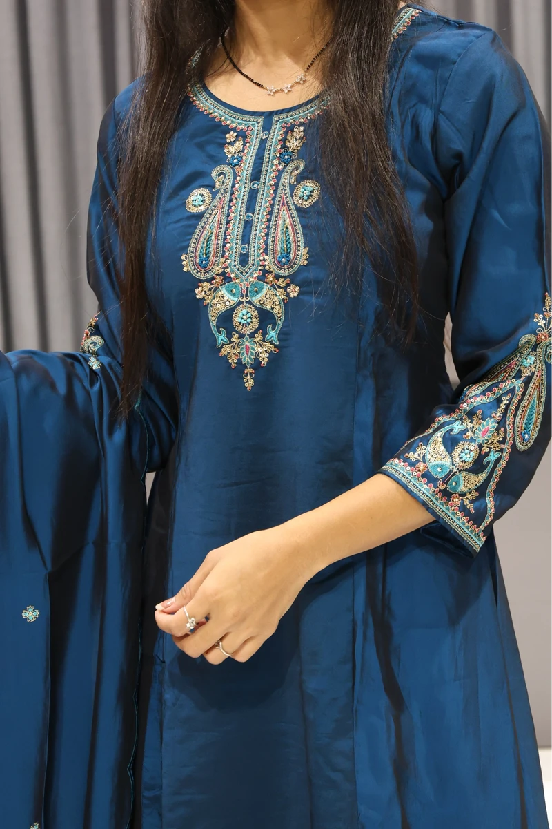 2 Ton Neck Sleev Work Short Kruti Plazzo Pair (Morpitch)