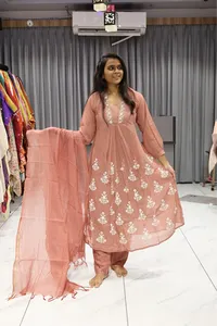 V Neck Daman Work Heavy Pair ( Peach )