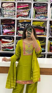 Viscos Short Kurti Plazzo Pair (Parrot)