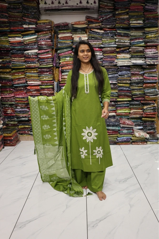 Flower Work Aline Pair (Parrot)