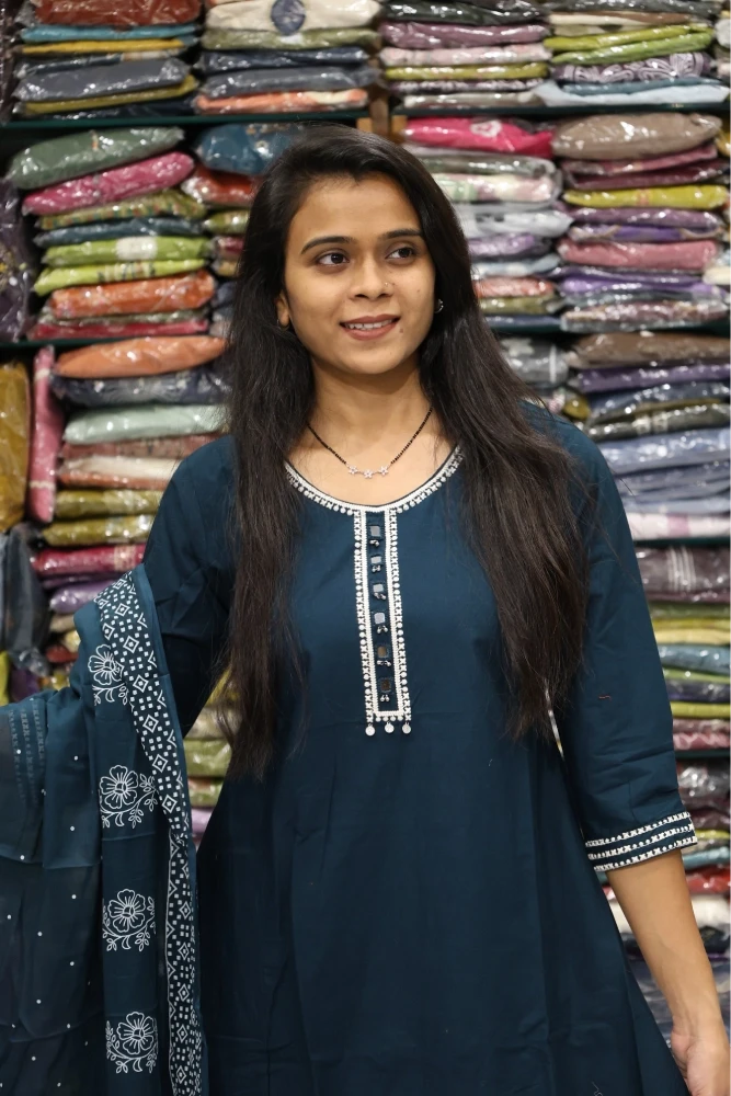 Flower Work Aline Pair (Rama)