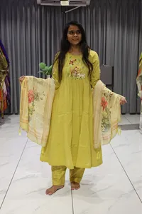 Neck Work Round Pair (Yellow)