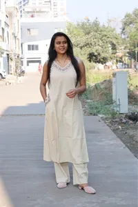 Sleeve Less Pocket Work Plazzo Pair (Creem)