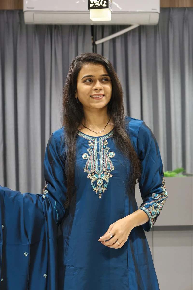 2 Ton Neck Sleev Work Short Kruti Plazzo Pair (Morpitch)