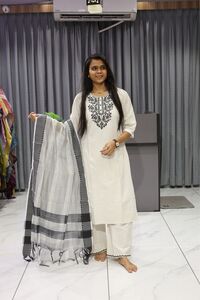 Flower With Vel Work White Pair