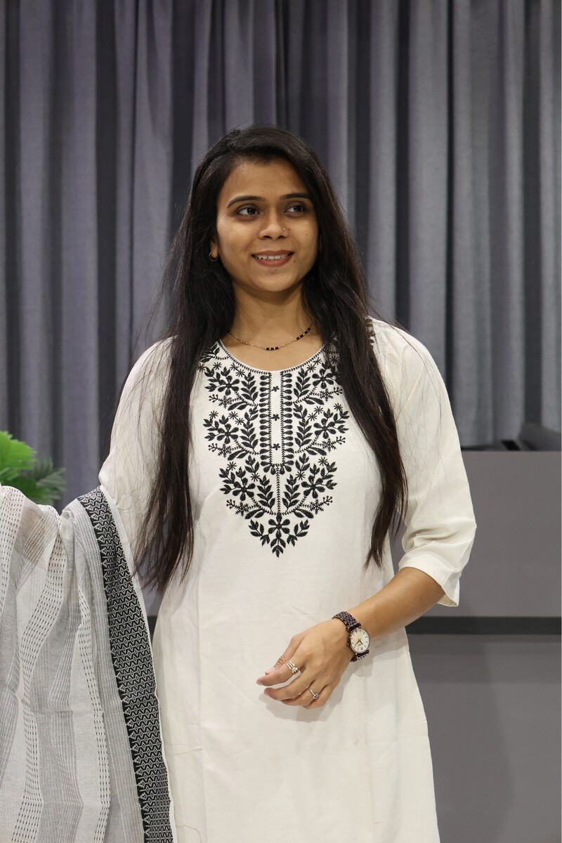 Flower With Vel Work White Pair