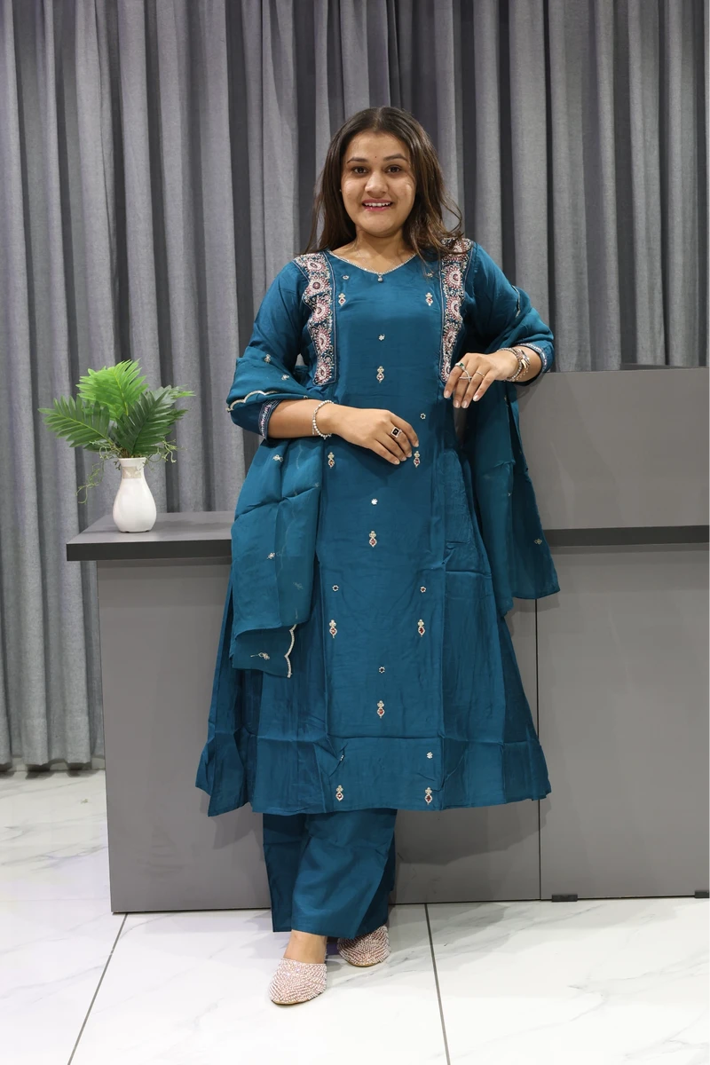 Aline Kalkatti Work Heavy Pair