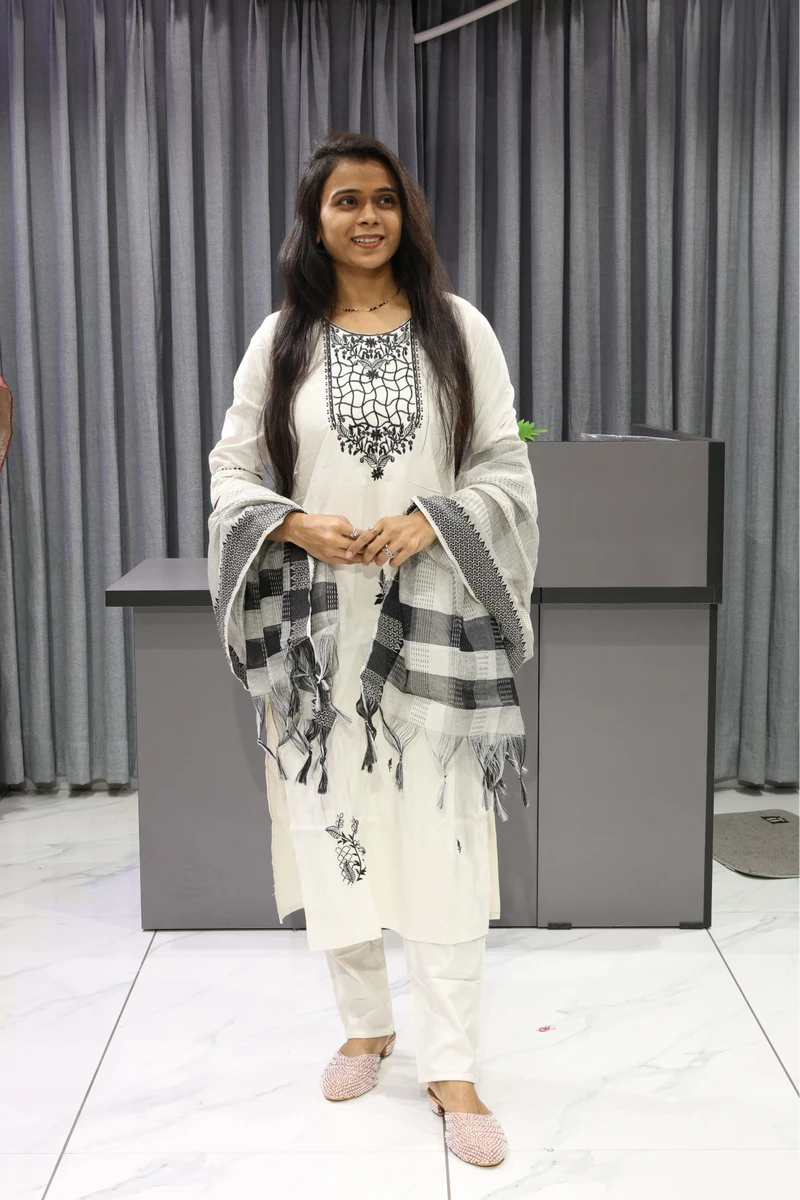 Checks White Duptta Pair