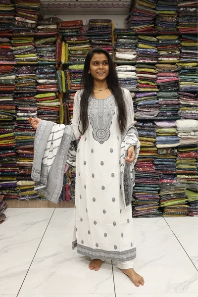 Small Buti neck White Duptta Pair