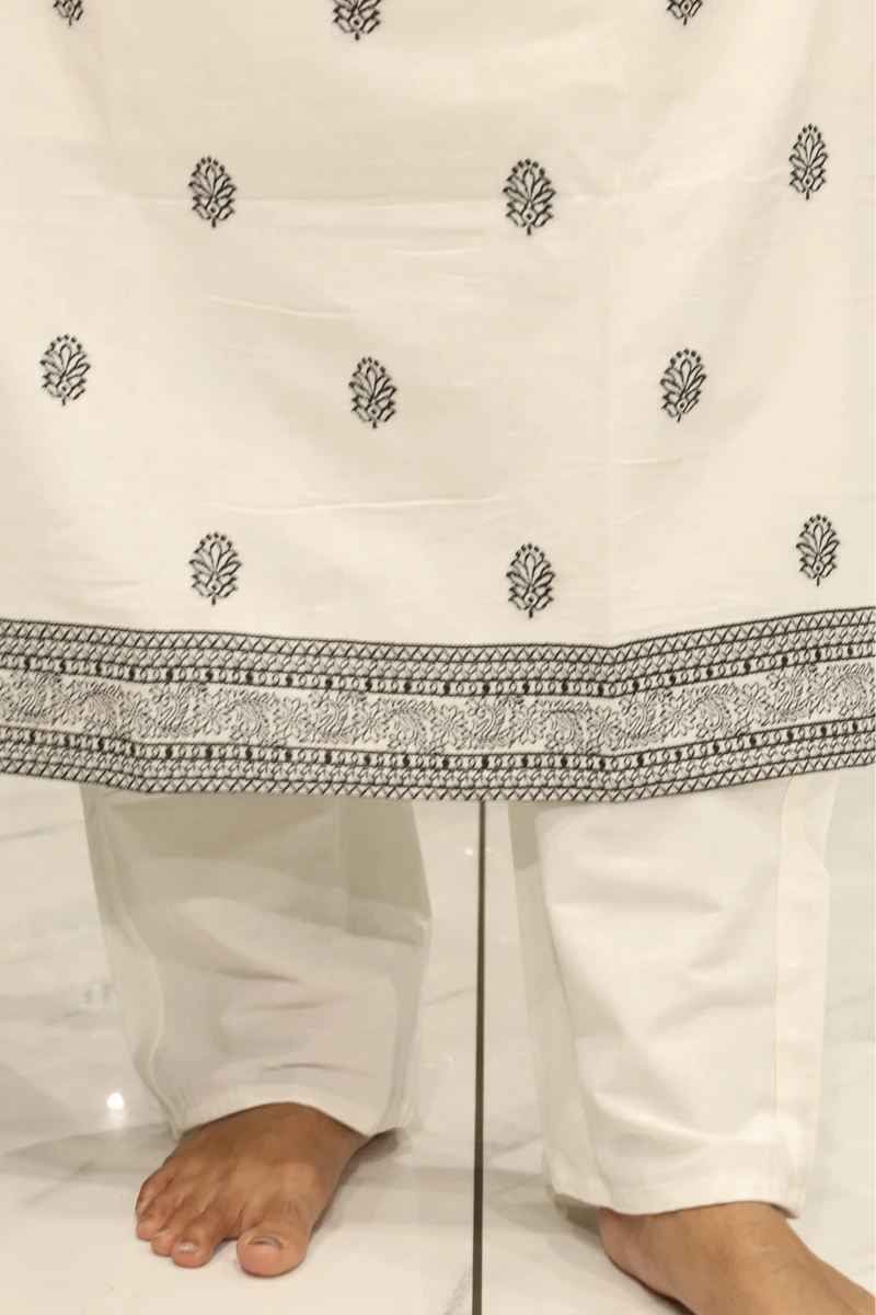 Small Buti neck White Duptta Pair