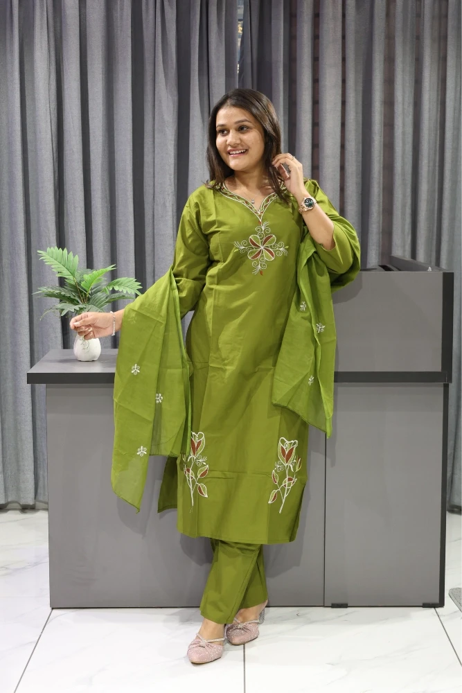 Daman Rose Work Duptta Pair