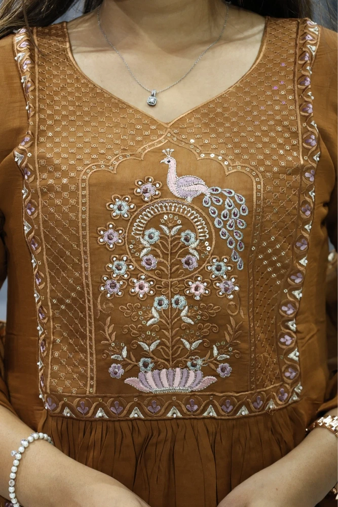 Peacock Neck Work Flat Round Work