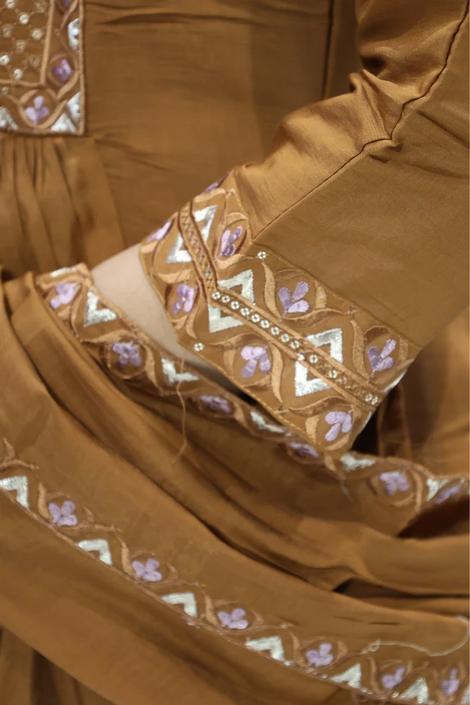 Peacock Neck Work Flat Round Work