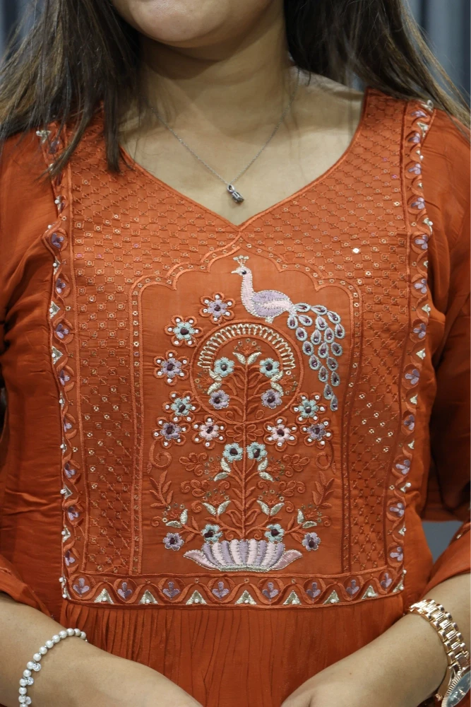 Peacock Neck Work Flat Round Work