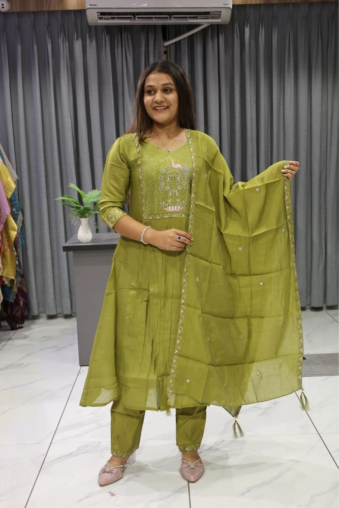 Peacock Neck Work Flat Round Work