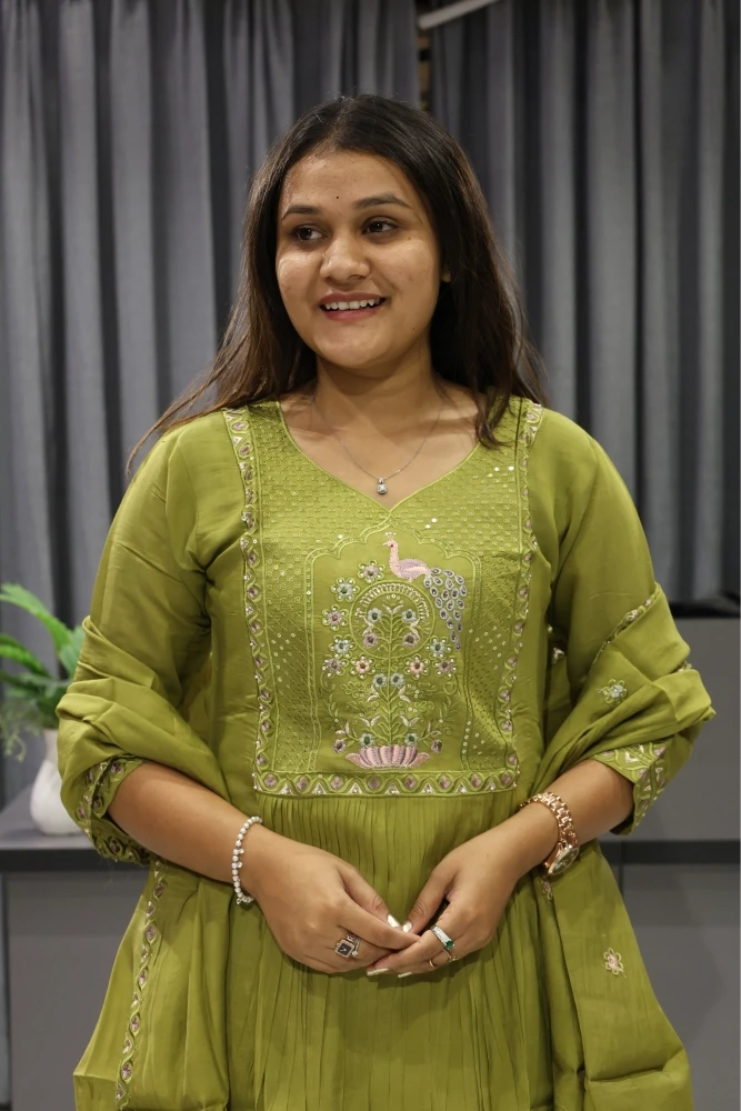 Peacock Neck Work Flat Round Work