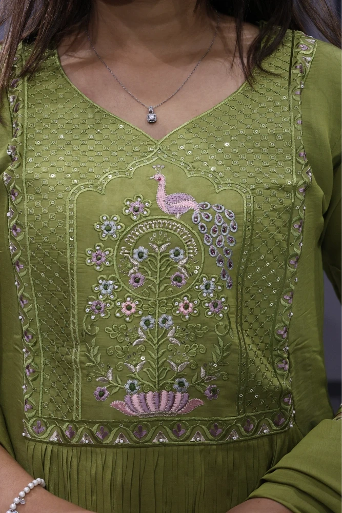 Peacock Neck Work Flat Round Work