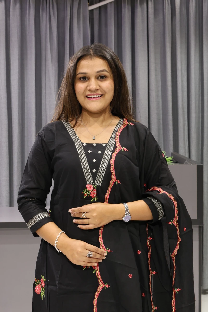 V Neck Duptta pair (Balck)