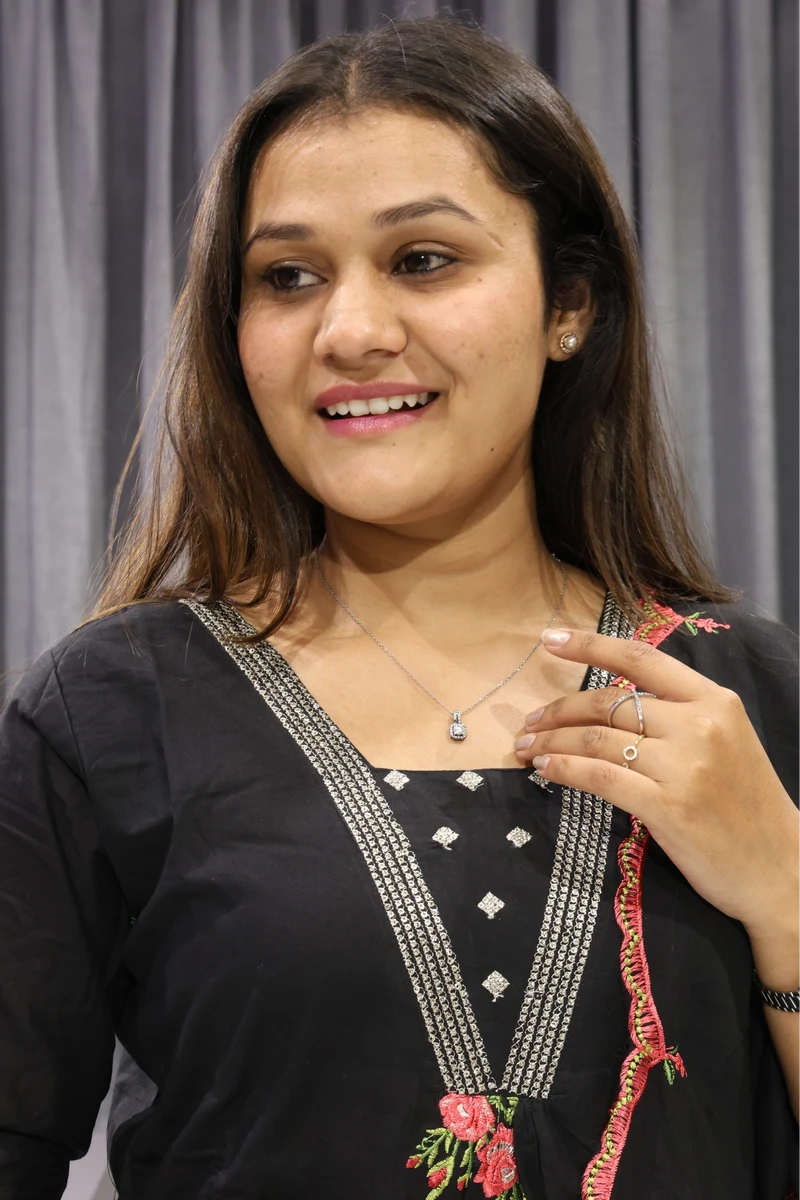 V Neck Duptta pair (Balck)