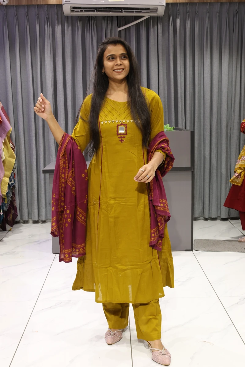 Bawariya Work With Bandhani Duptta pair