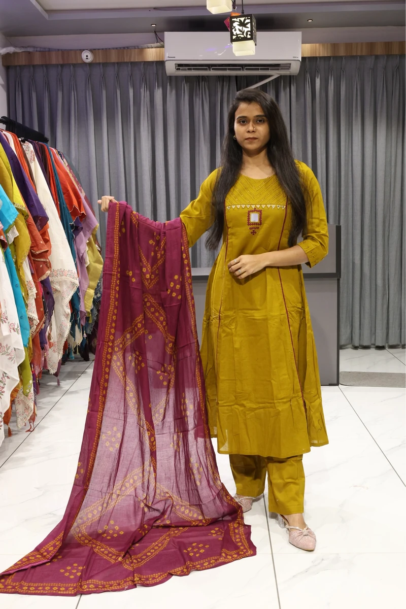 Bawariya Work With Bandhani Duptta pair