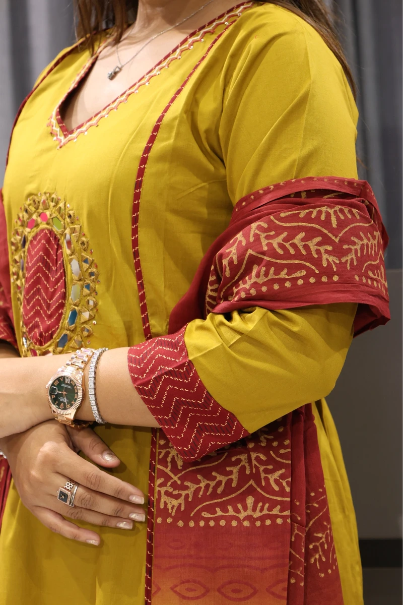 Applique With Mirror Duptta Pair