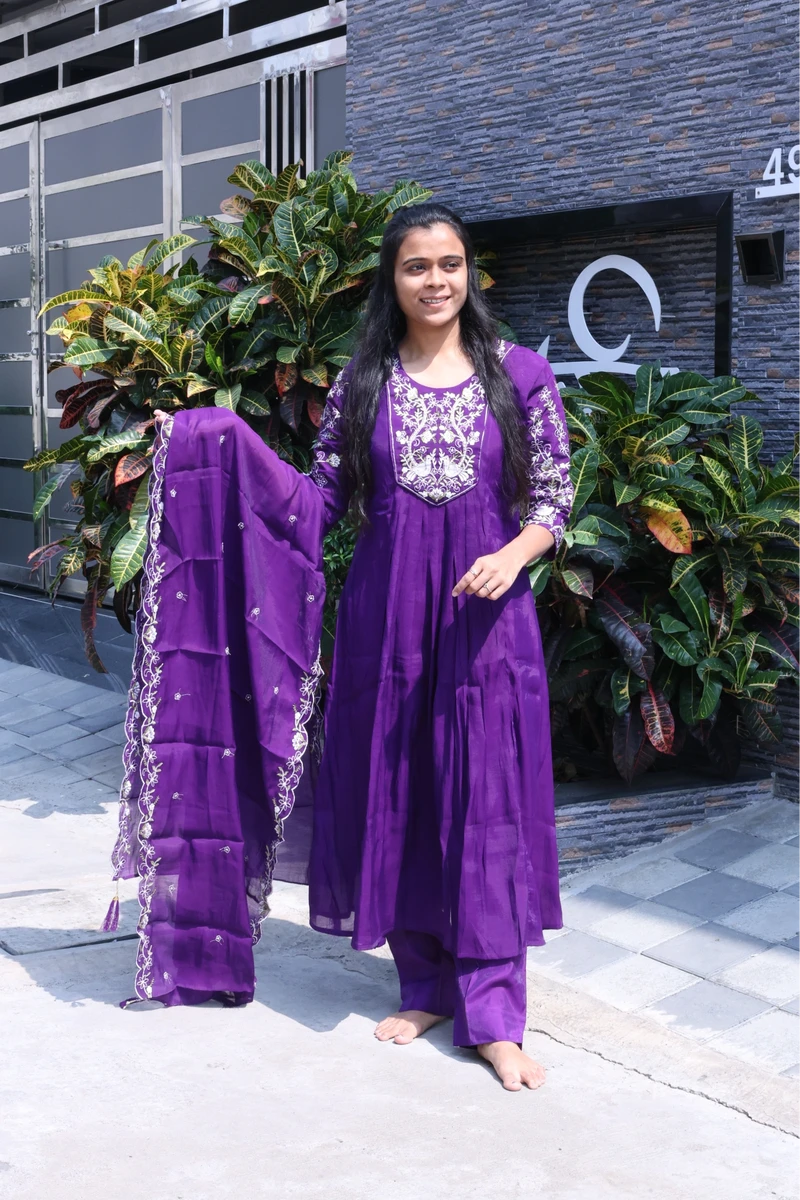 Chakli Embroidery Work Round Pair