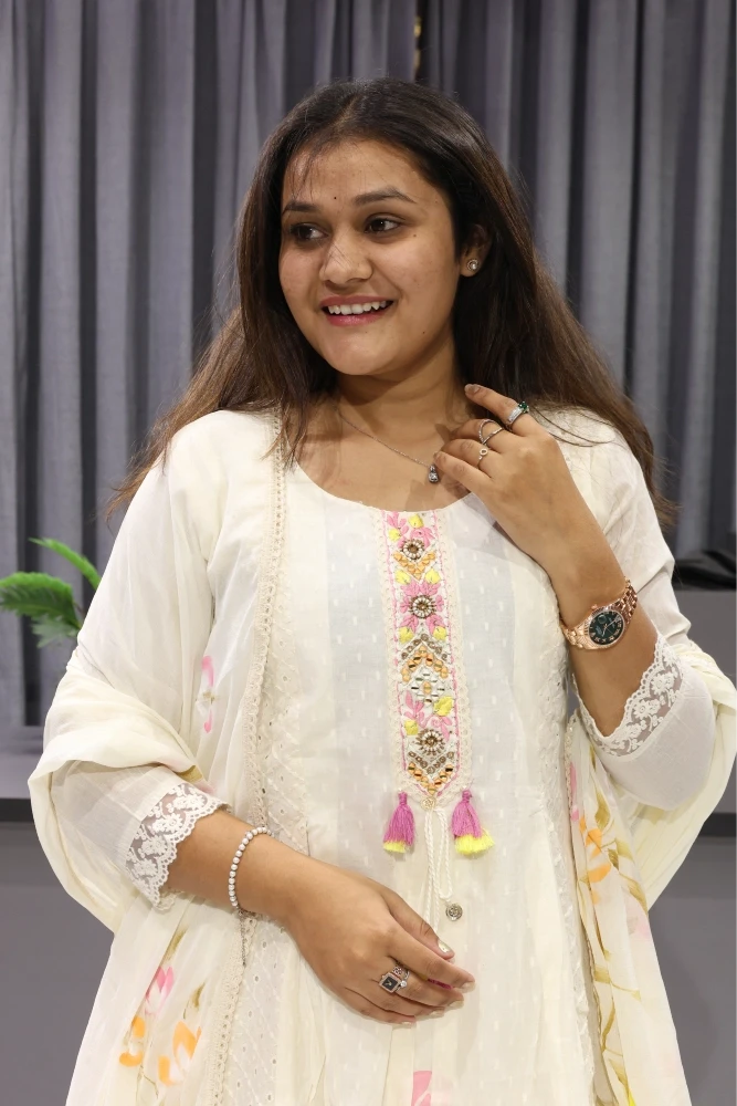 Chikan Work Round Pair