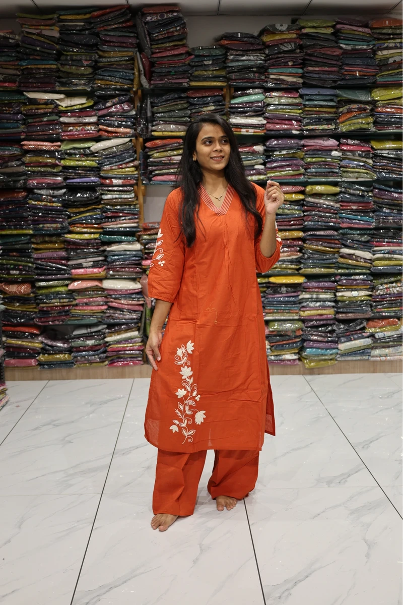 Applique Work Plaza Pair