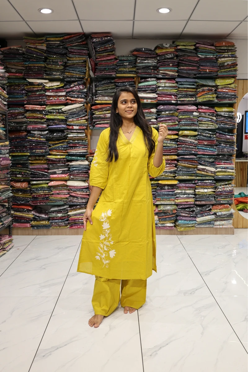 Applique Work Plaza Pair