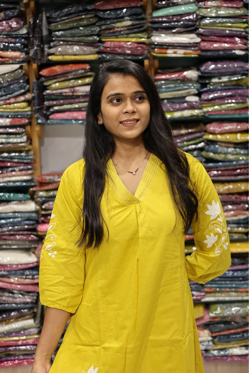 Applique Work Plaza Pair