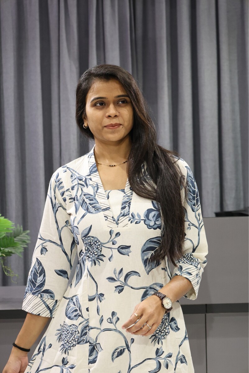 V neck vela print Kurti