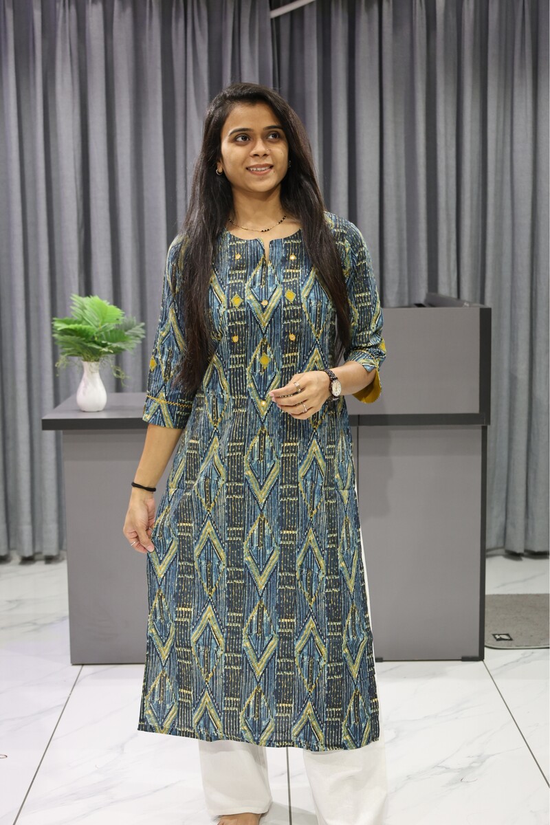 Mirror With Printed Kurti