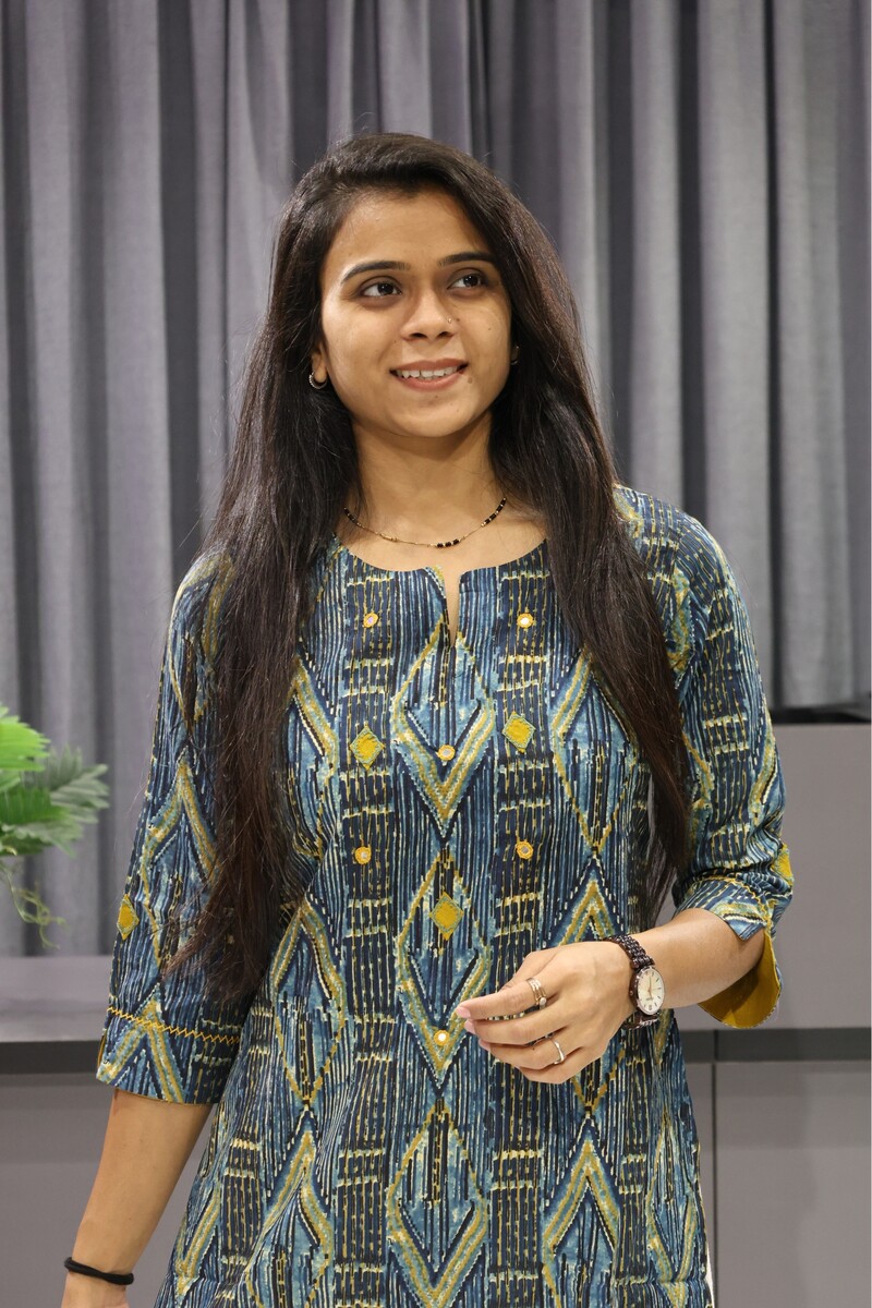 Mirror With Printed Kurti