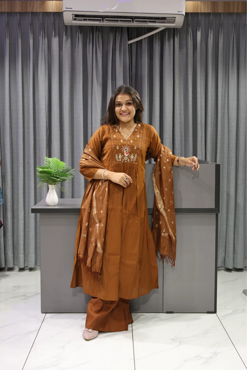 Peacock Neck Work Round Pair