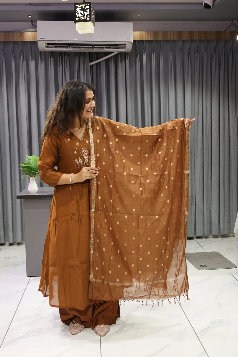 Peacock Neck Work Round Pair