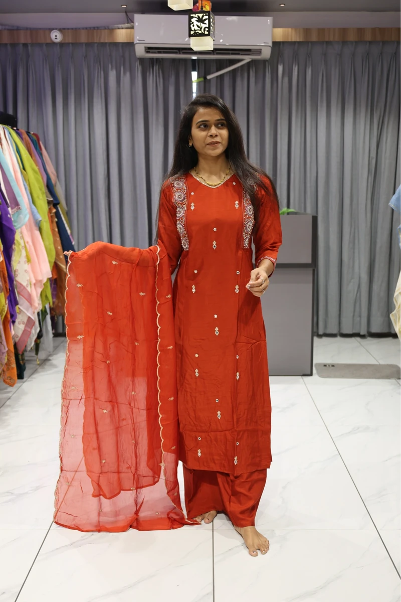 Aline Kalkatti Work Heavy Pair