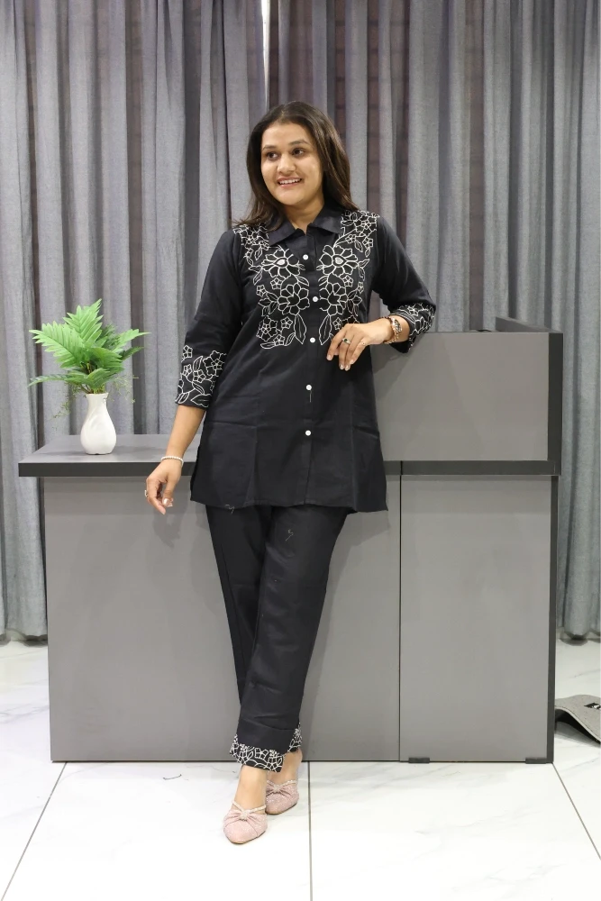 Collar With Flower Work Cord Set