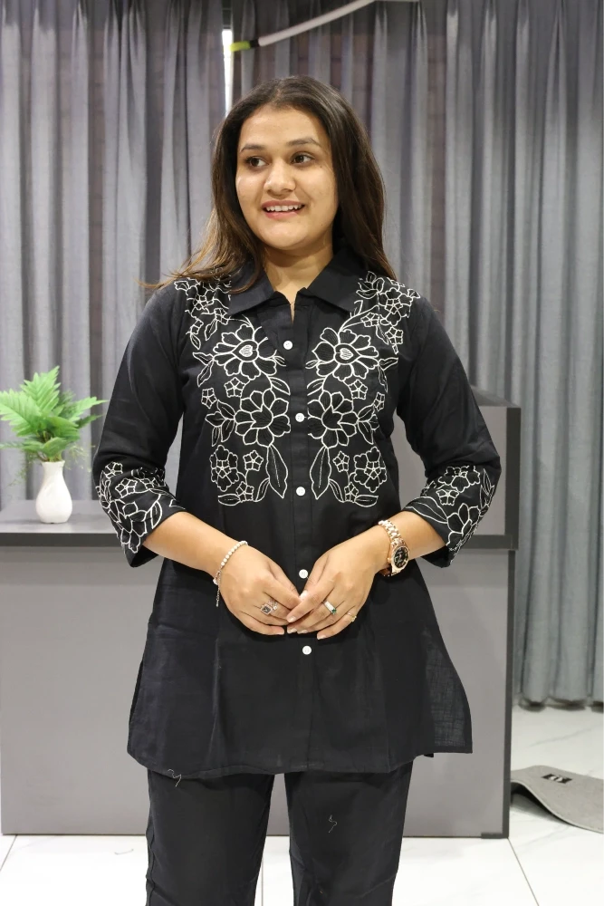 Collar With Flower Work Cord Set