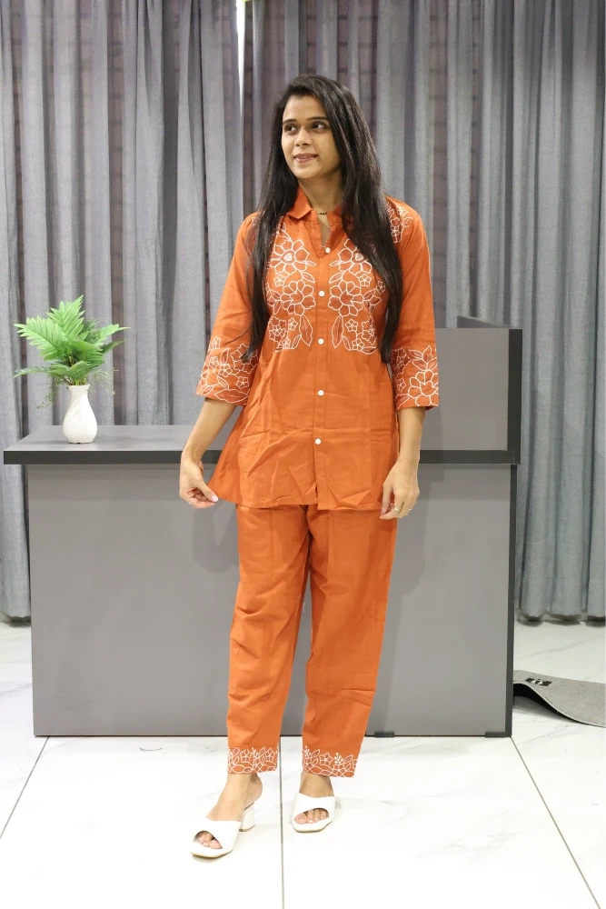 Collar With Flower Work Cord Set